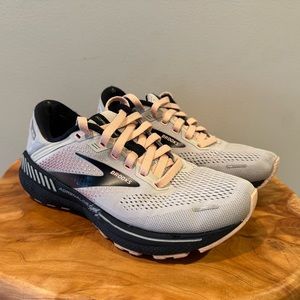 Brooks Adrenaline GTS Women’s size 8.5